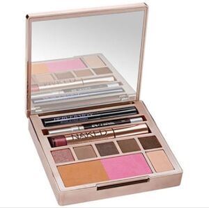 NEW IN BOX - URBAN DECAY Naked on the Run